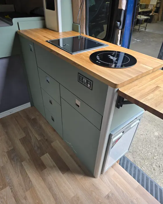 Kitchen Pod: D1 50L · Salvia · Bamboo worktop · Dometic bowl + single induction · Waeco WCR50 (50L)
