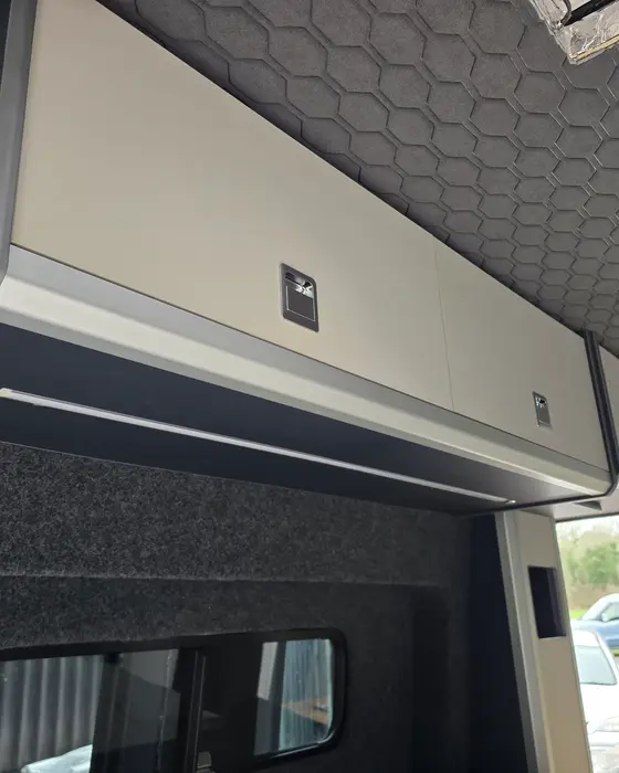 Top Lockers: 1,200 mm top locker in a 2017+ Crafter